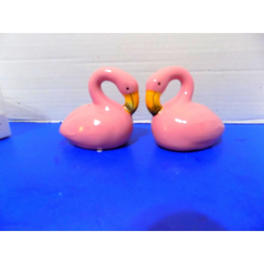 NEW Flamingo Salt & Pepper Shaker Florida Tropical Summer